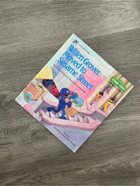 Sesame Street When Grover Moved to Sesame Street - Blue & Pink
